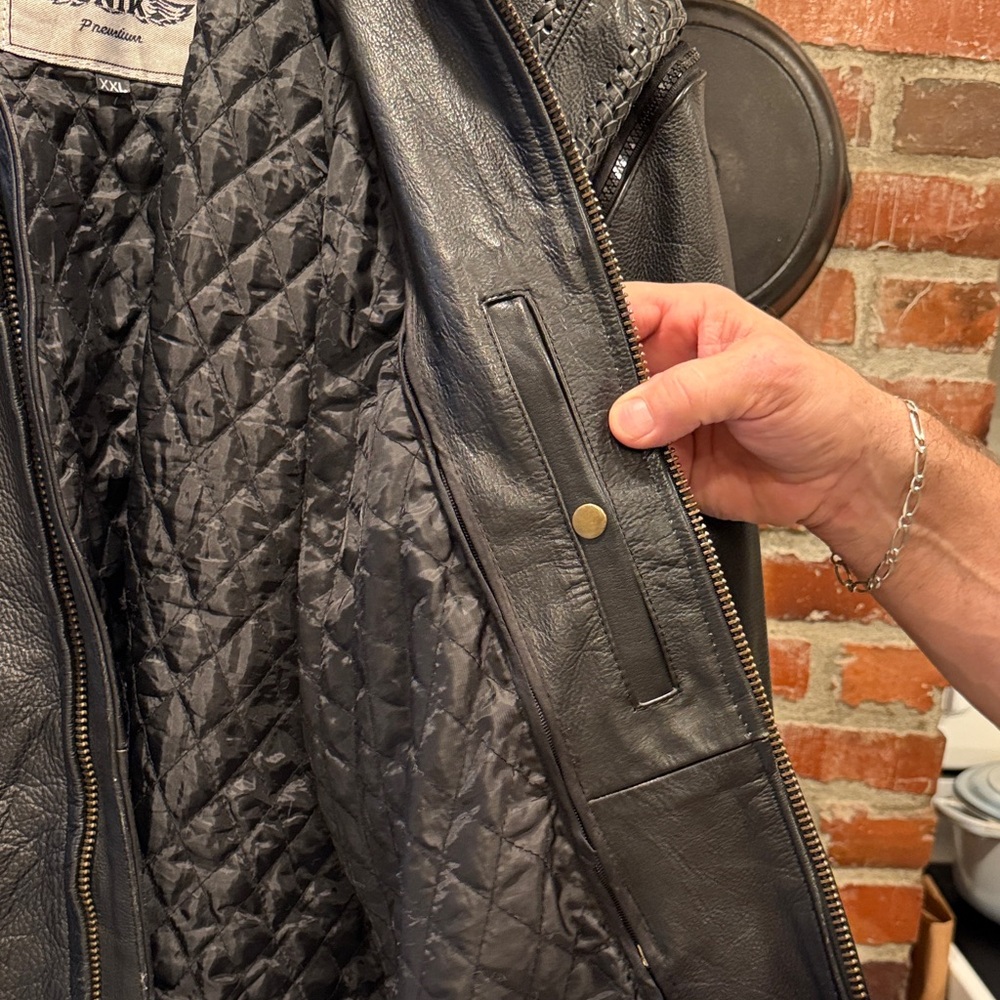 Men’s Black Leather Motorcycle  Jacket - Picture 12 of 12